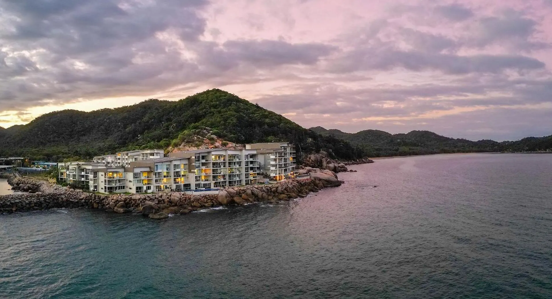 Grand Mercure Apartments Magnetic Island Nelly Bay 4*,