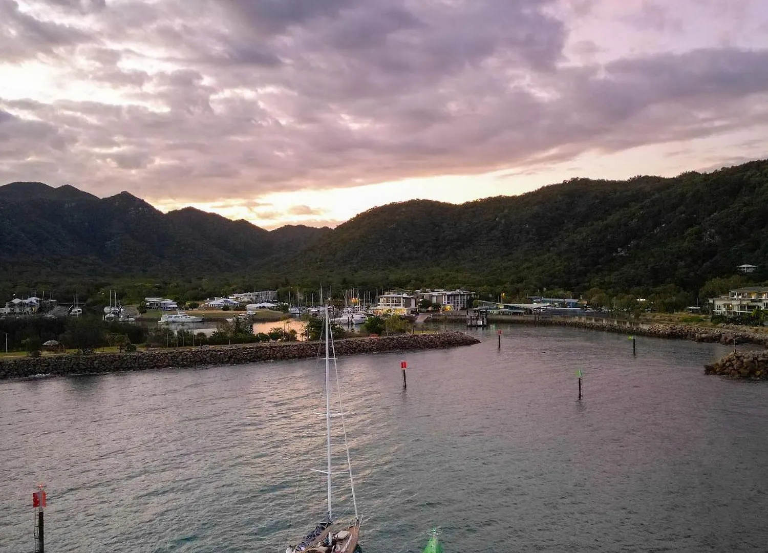 Grand Mercure Apartments Magnetic Island Nelly Bay 4*,  Австралия