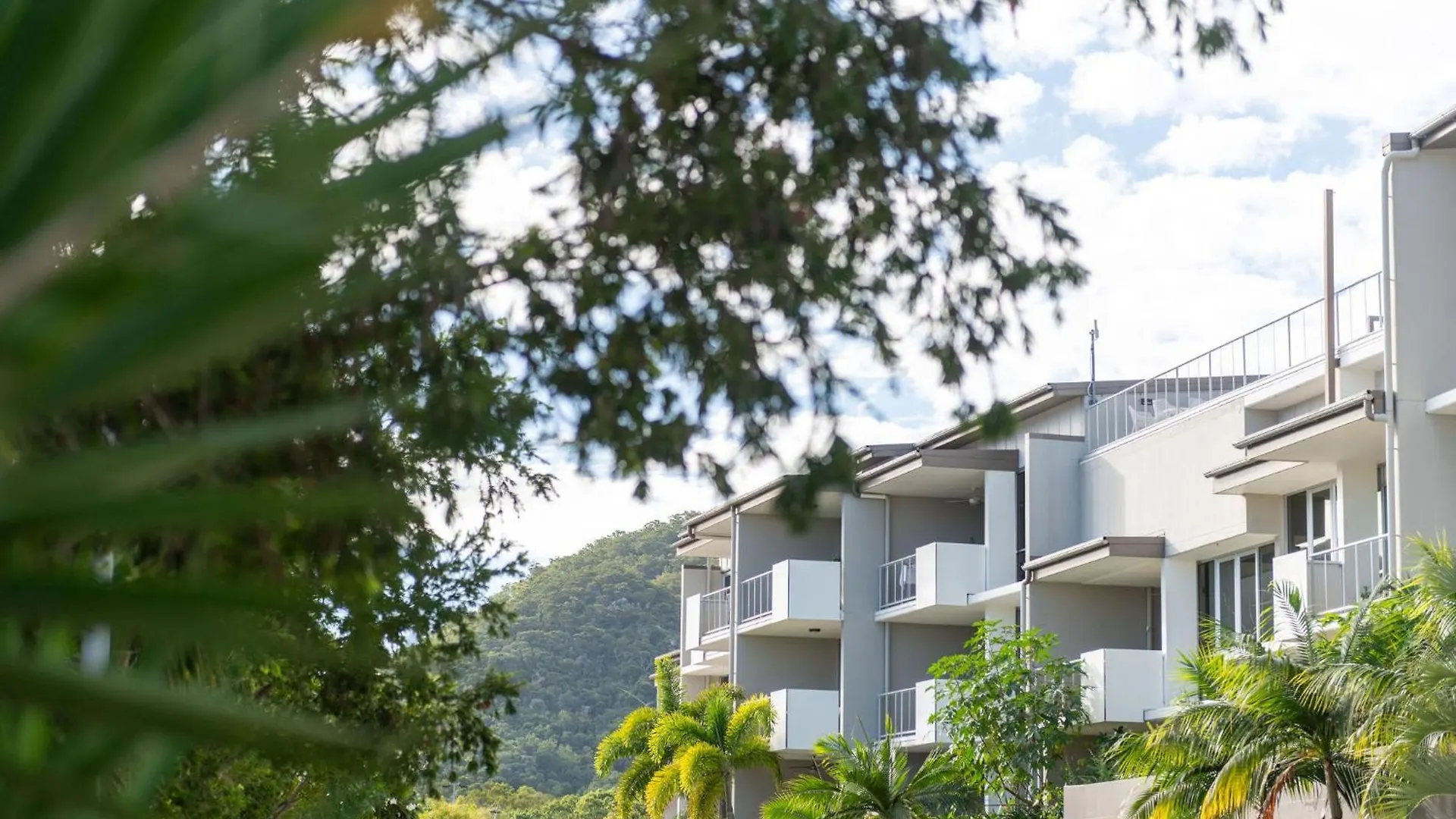 Grand Mercure Apartments Magnetic Island Nelly Bay 4*,  Австралия
