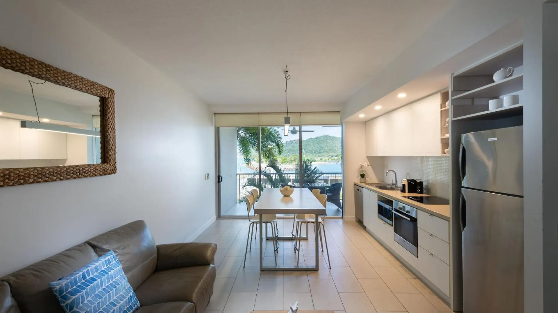 Grand Mercure Apartments Magnetic Island Nelly Bay 4*,  Австралия