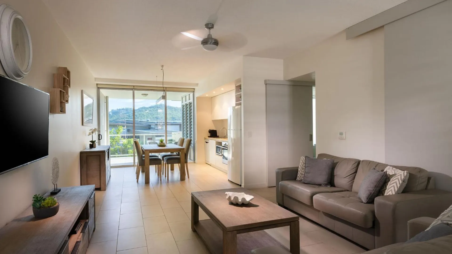 Grand Mercure Apartments Magnetic Island Nelly Bay 4*,